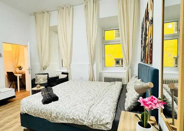 Comfortable 5BR Shared Apt 10 Minute Walk to Matzleinsdorfer Platz